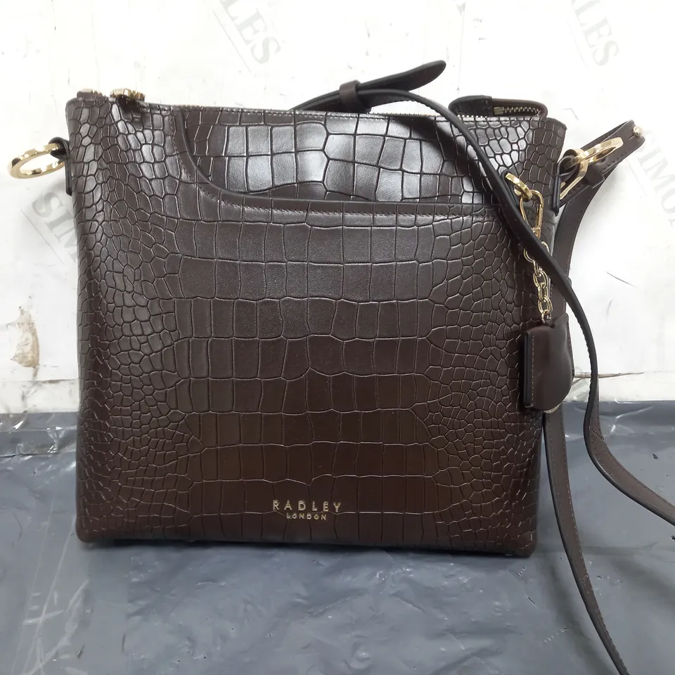 RADLEY LONDON CROSSBODY BAG IN DARK CHOCOLATE