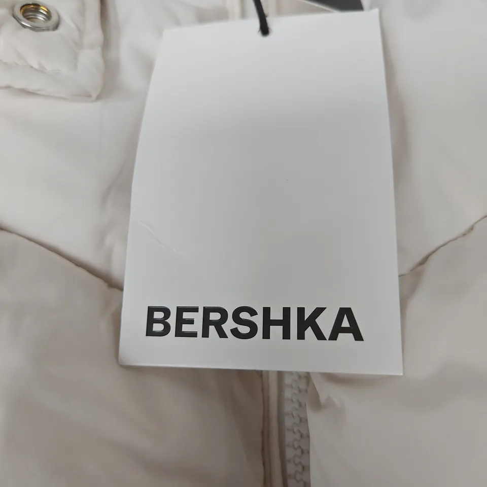 BERSHKA CREAM PUFFER JACKET WITH FUR TRIM HOOD – SIZE S