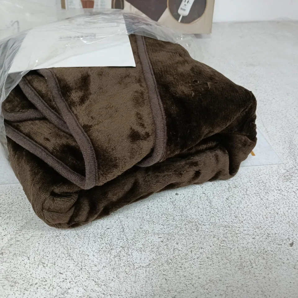BOXED BAUER SOFT TOUCH HEATED THROW IN BROWN - 120X160CM