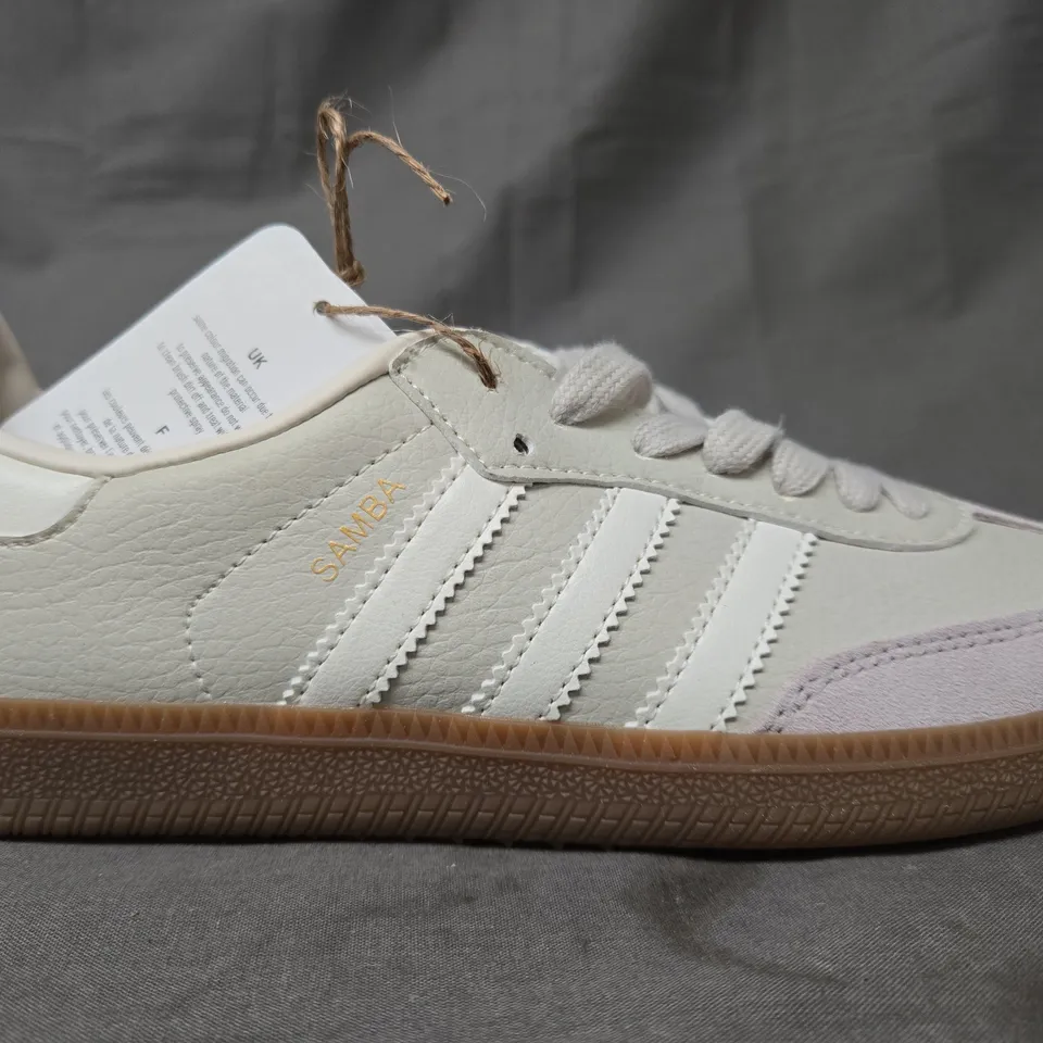 BOXED PAIR OF ADIDAS SAMBA SHOES IN BEIGE/CREAM UK SIZE 5.5