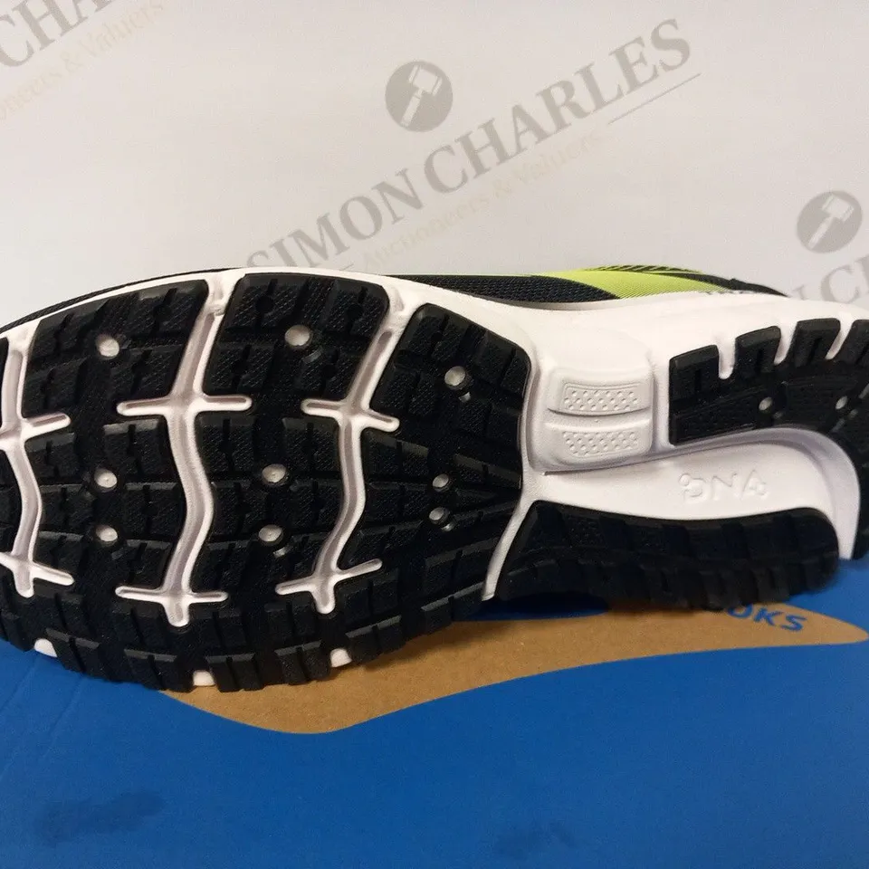 BOXED BROOKS TRACE 2 SIZE 8