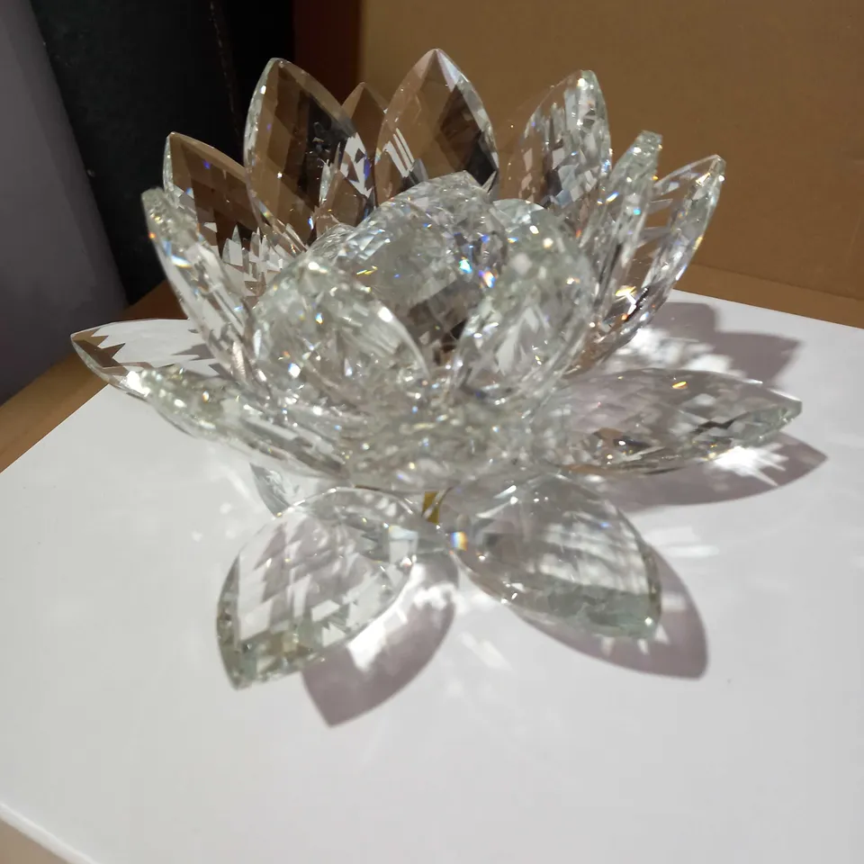 JULIAN MCDONALD LOTUS CANDLE HOLDER - CLEAR
