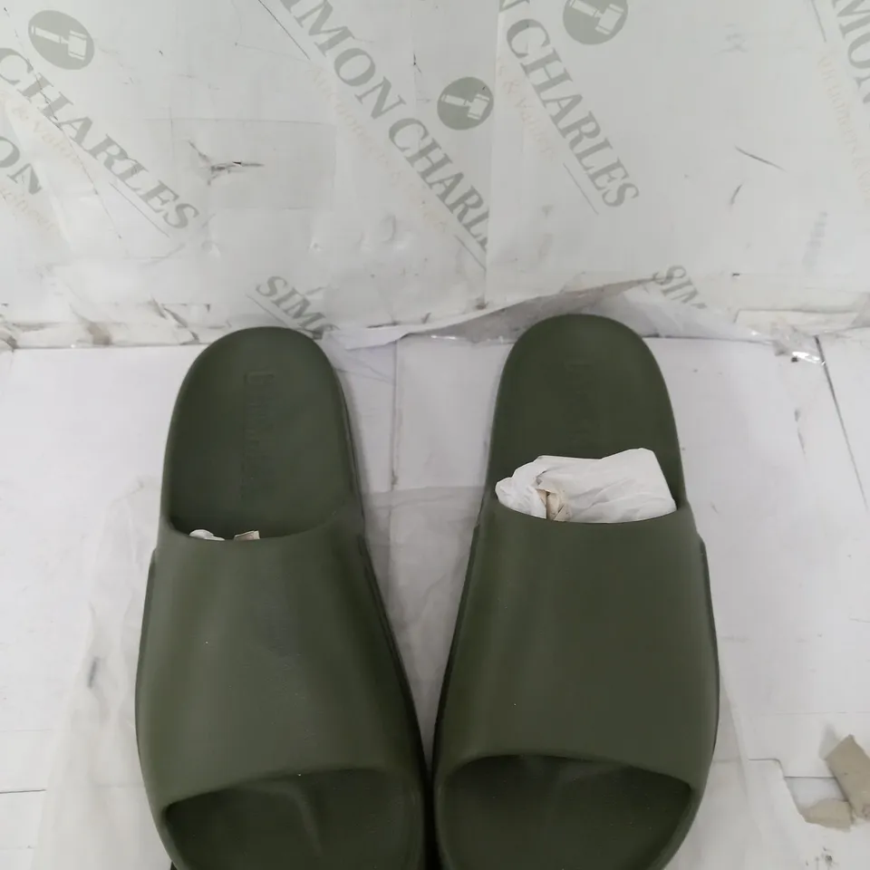 BAGGED GYMSHARK REST DAY SLIDES CORE OLIVE SIZE 8 