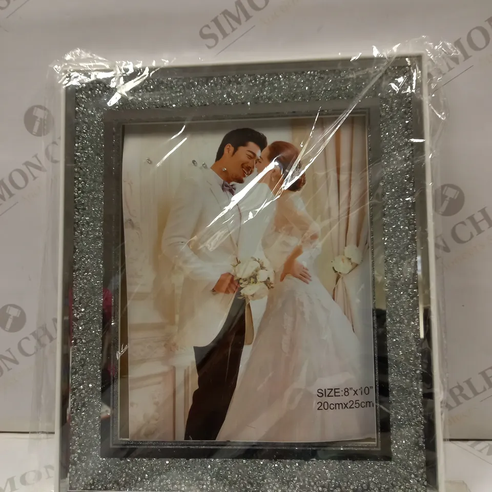 DESIGNER SPARKLE SURROUND LED PICTURE FRAME - 20X25CM