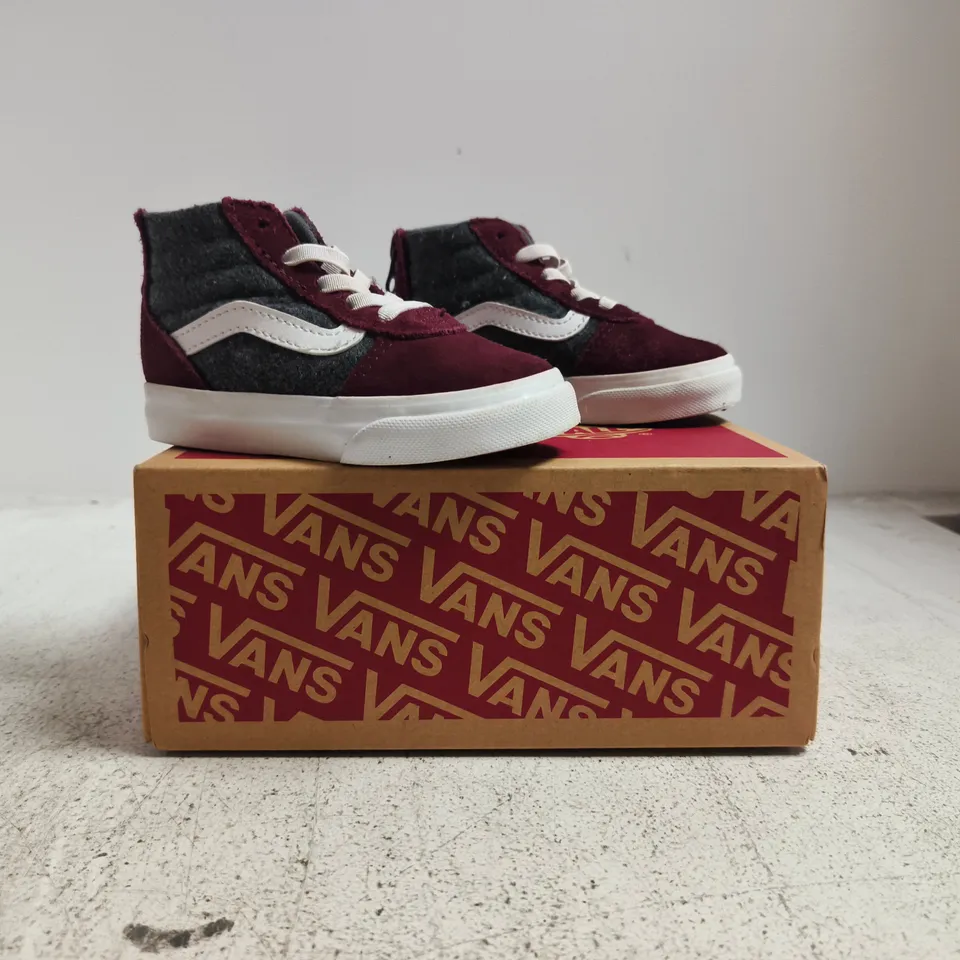 BOXED PAIR OF VANS WARD HI ZIP INFANT SHOES IN BURGUNDY/GREY SIZE UK 5