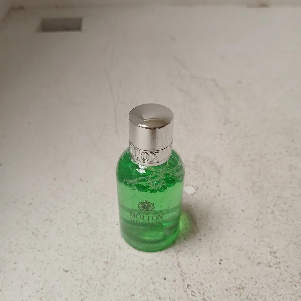 BOX OF APPROXIMATELY 150 X MOLTEN BROWN FRESHMINT MOUTHWASH - 50ML