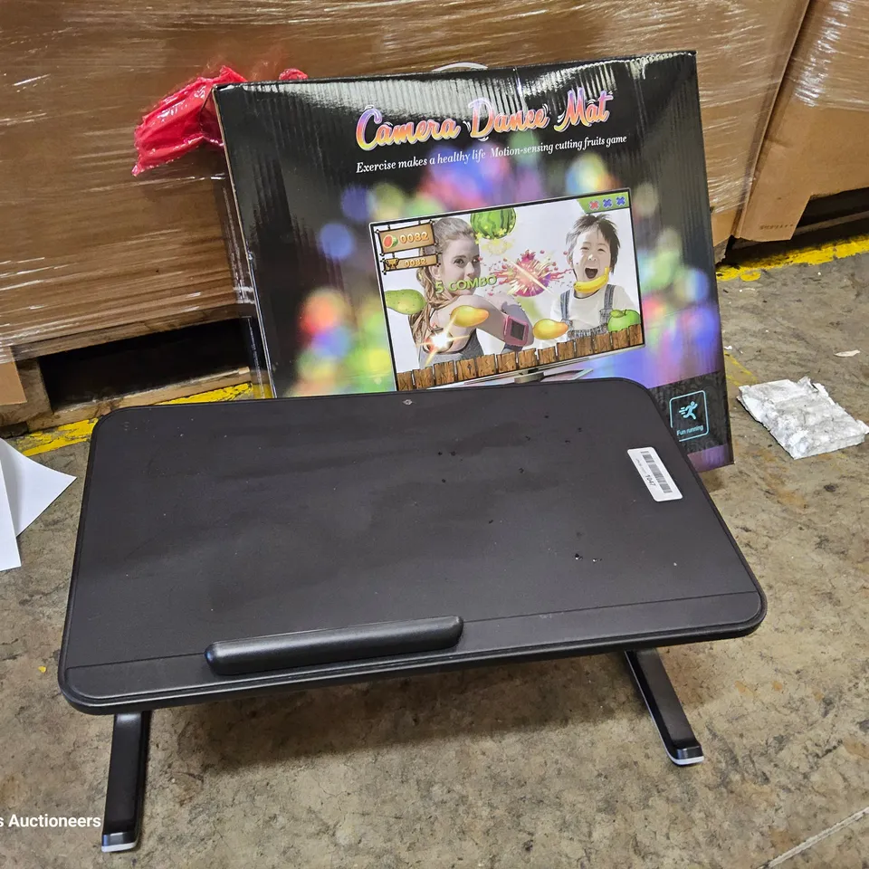 PALLET OF ASSORTED ITEMS TO INCLUDE, RETRACTABLE GATE, CAMERA DANCE MAT, TRAY TABLE, WOK, PET BACKPAC.