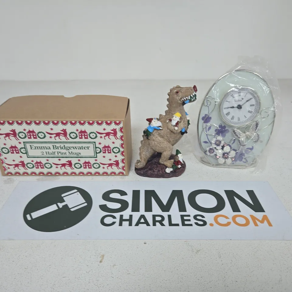 LOT OF APPROXIMATELY 20 ASSORTED POTTERY ITEMS TO INCLUDE MUGS, DINOSAUR ORNAMENT AND A BUTTERFLY CLOCK