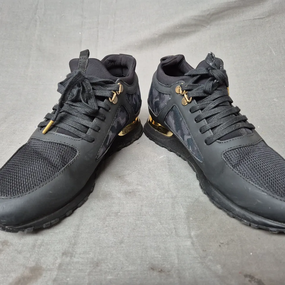 BOXED PAIR OF MALLET LONDON DIVER PANEL SNEAKERS IN BLACK/CAMO/METALLIC GOLD UK SIZE 5