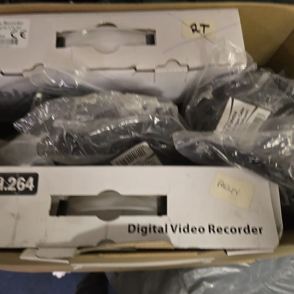 APPROXIMATELY 12 ASSORTED ELECTRICAL ITEMS TO INCLUDE CCTV H.264 DVR, FLUSH BOOTED PATCH CABLE, HDMI CABLES, ETC