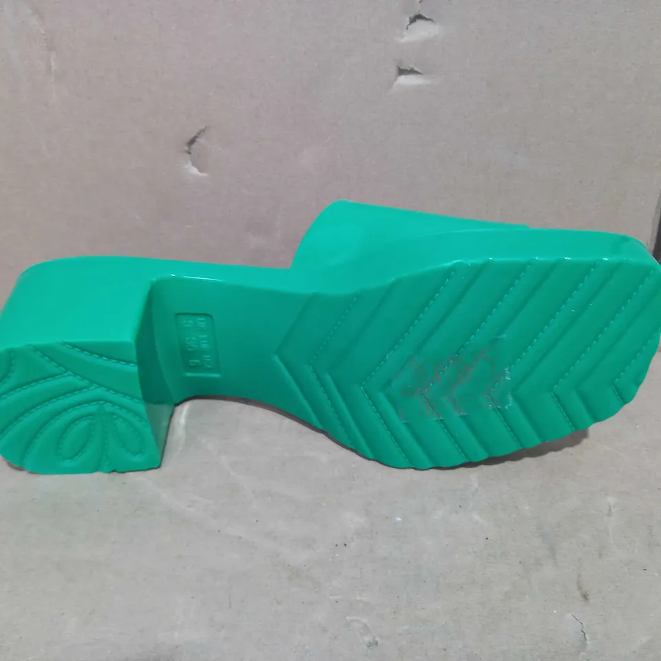 BOXED PAIR OF DESIGNER SLIP ON HEELS IN GREEN UK SIZE 3