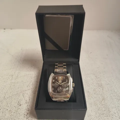 VICKERS ARMSTRONGS STAINLESS STEEL CHRONOGRAPH WRISTWATCH - BOXED
