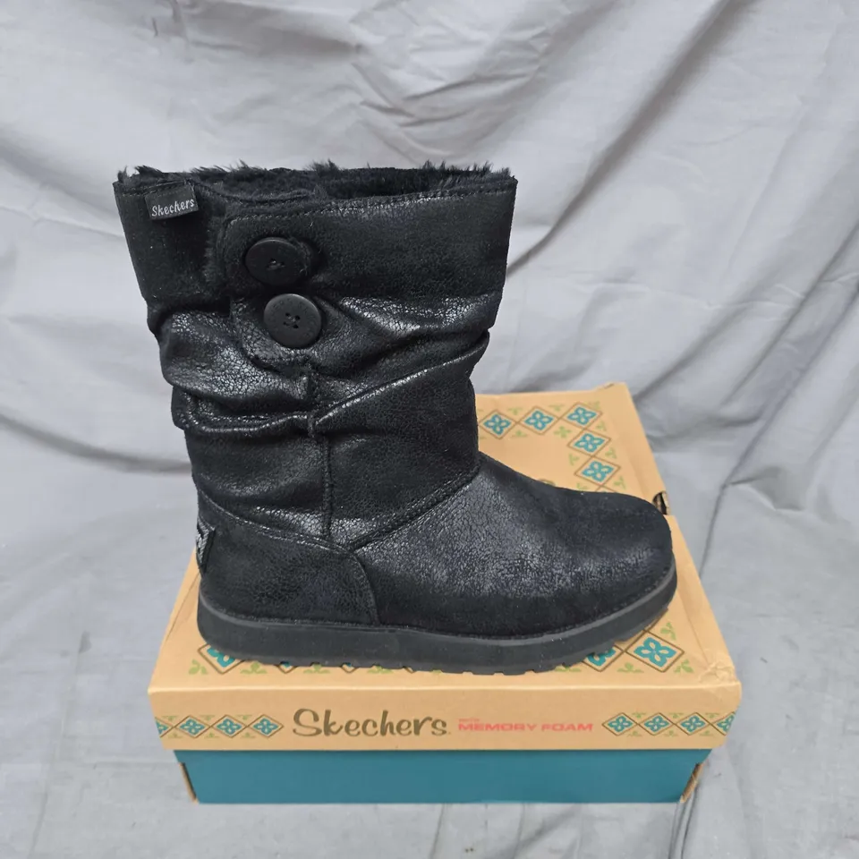 BOXED PAIR OF SKECHERS KEEPSAKES BOOTS IN BLACK - UK 4