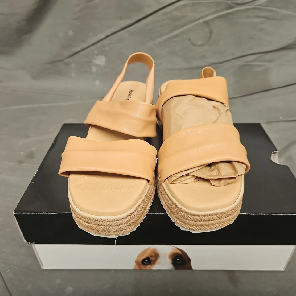 BOXED PAIR OF HUSH PUPPIES WOMENS TAN SANDALS  -UK SIZE 6