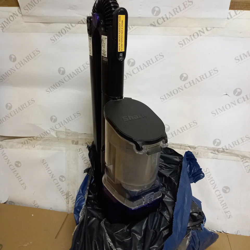 SHARK CORDLESS STICK VACUUM IZ390UKTQ