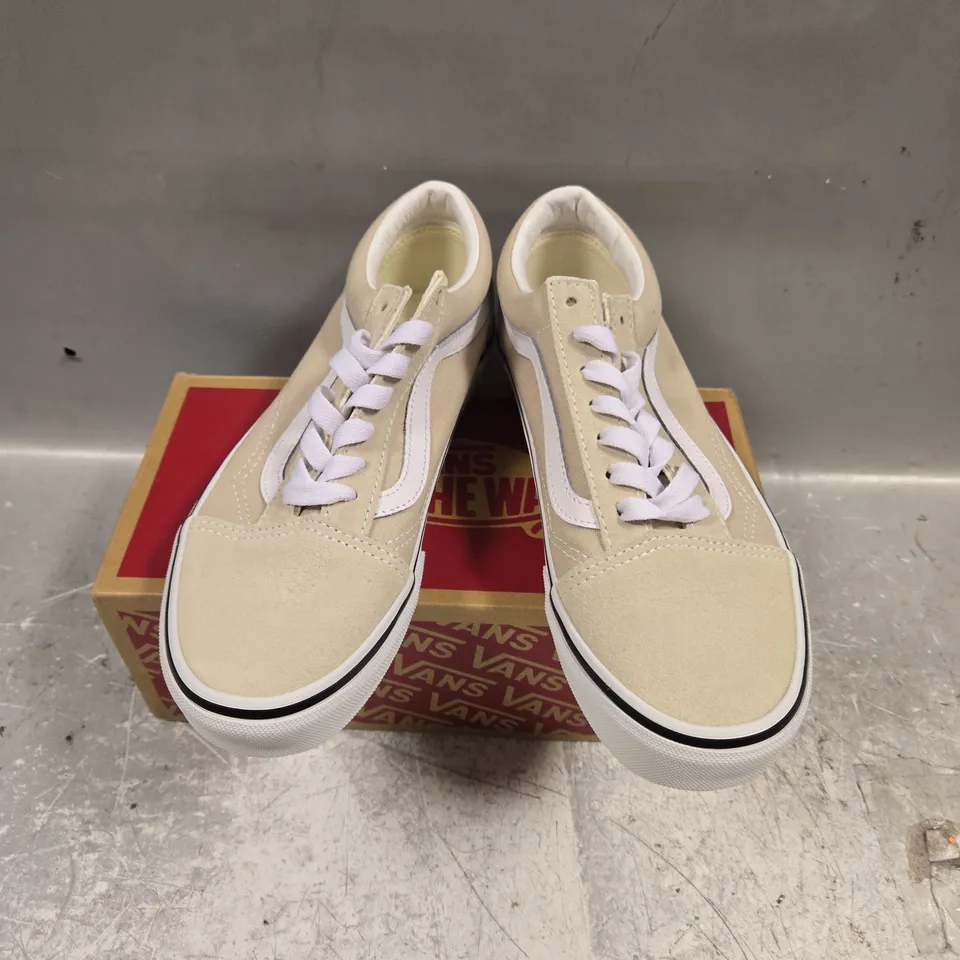 BOXED PAIR OF VANS OLD SKOOL COLOUR THEORY TRAINERS - 4