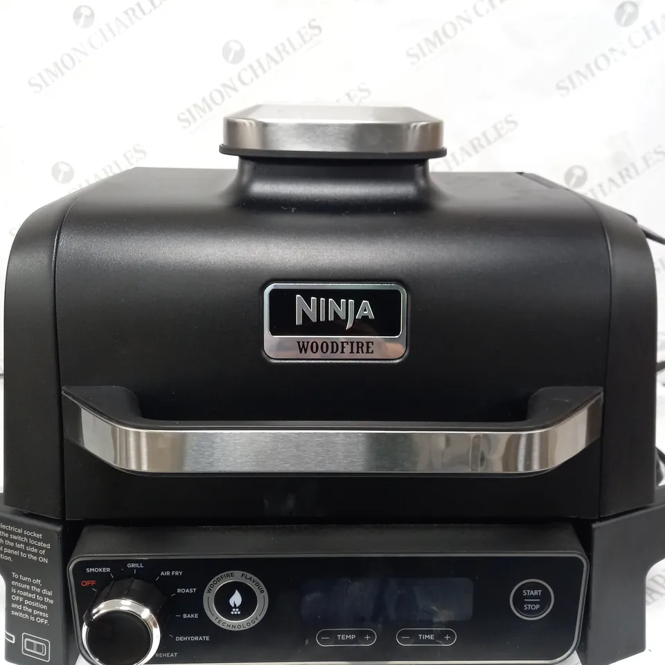 BOXED NINJA WOODFIRE ELECTRIC BBQ GRILL & SMOKER WITH AIR FRY FUNCTION OG701UKQ