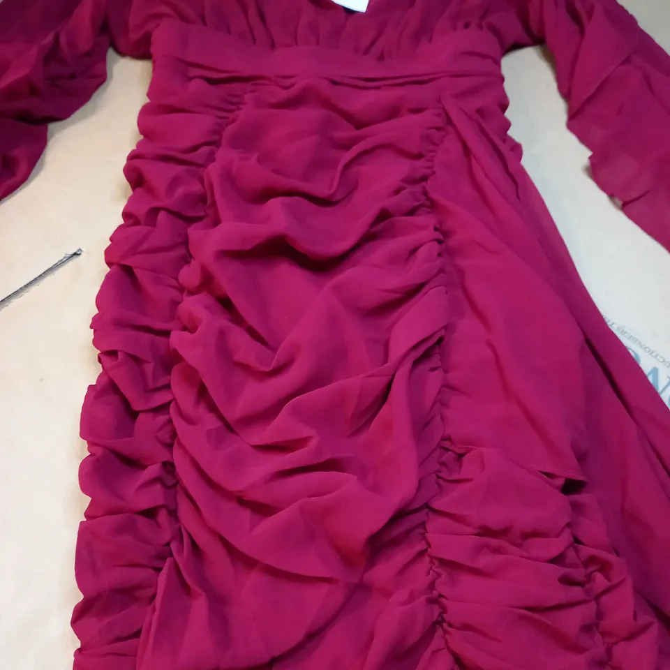 BOOHOO BERRY MES RUCHED DETAIL PLUGE MIDI DRESS - SIZE 8