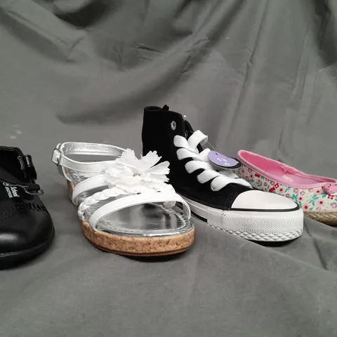 BOX OF APPROX 35 ASSORTED KIDS SHOES IN VARIOUS SIZES & COLOURS