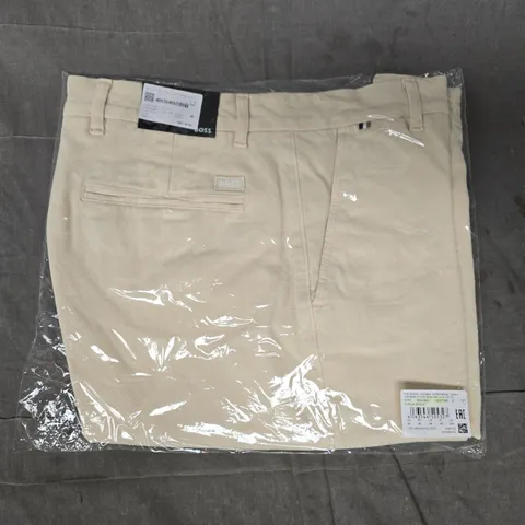 HUGO BOSS SHORTS IN CREAM SIZE UK 48