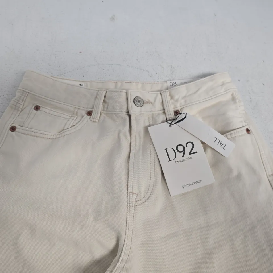 STRADIVARIUS D92 STRAIGHT WIDE JEANS IN CREAM - UK 10