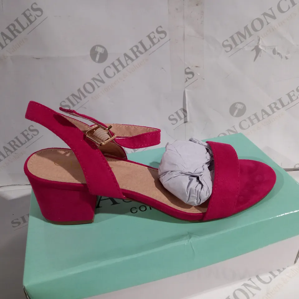 BOXED PAIR OF AJVANI SIZE 8 PINK SHOES