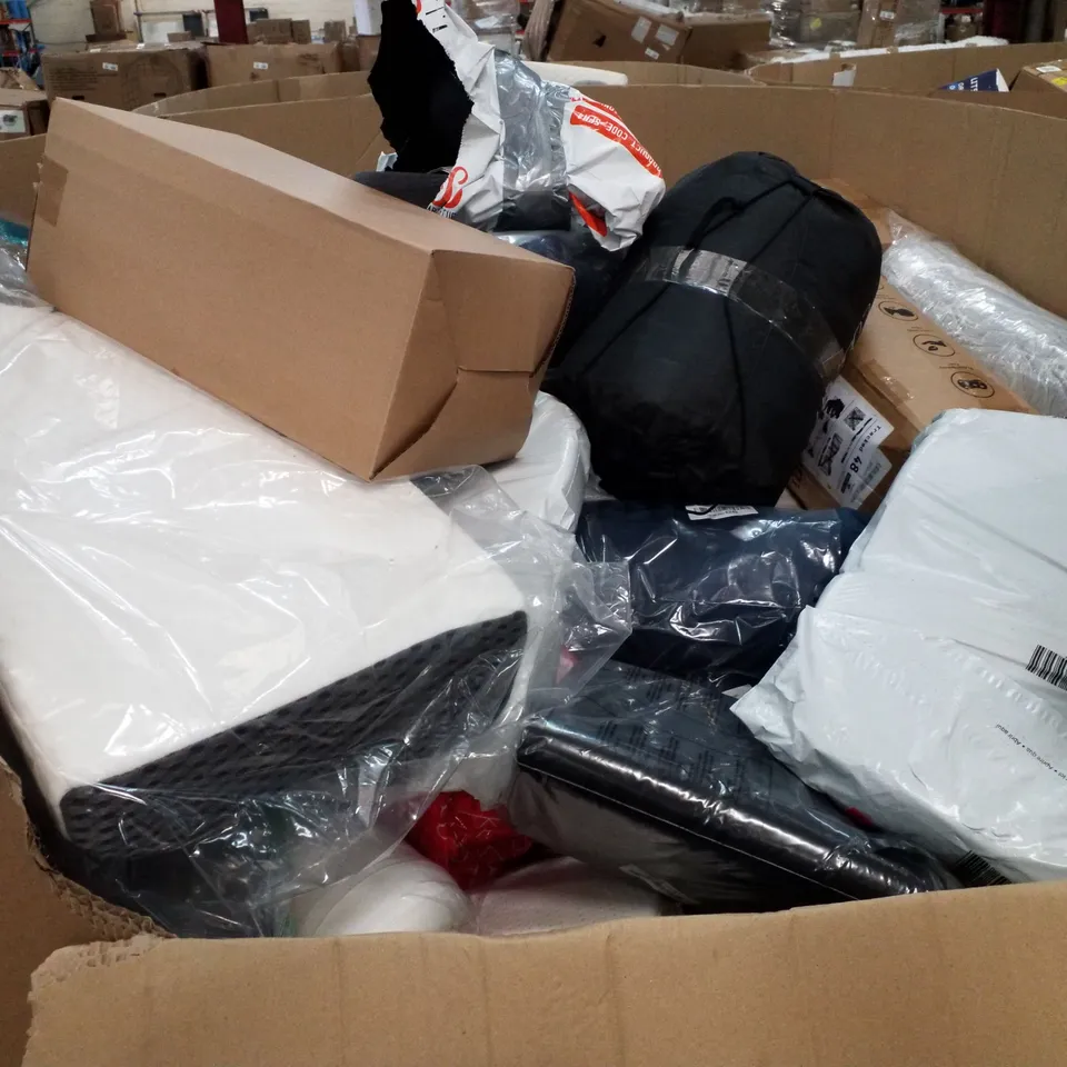 PALLET OF ASSORTED PILLOWS & CUSHIONS INCLUDING MEMORY FOAM PILLOW, TRAVEL PILLOW, SEAT CUSHION