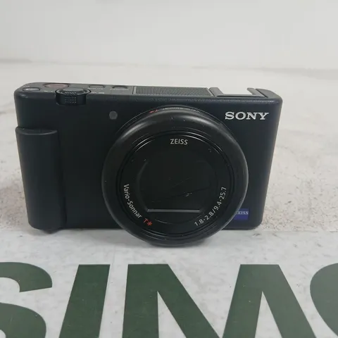 SONY DIGITAL CAMERA WITH ZEISS VARIO-SONNAR T* LENS