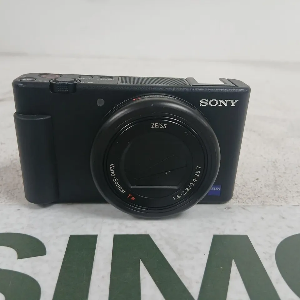 SONY DIGITAL CAMERA WITH ZEISS VARIO-SONNAR T* LENS