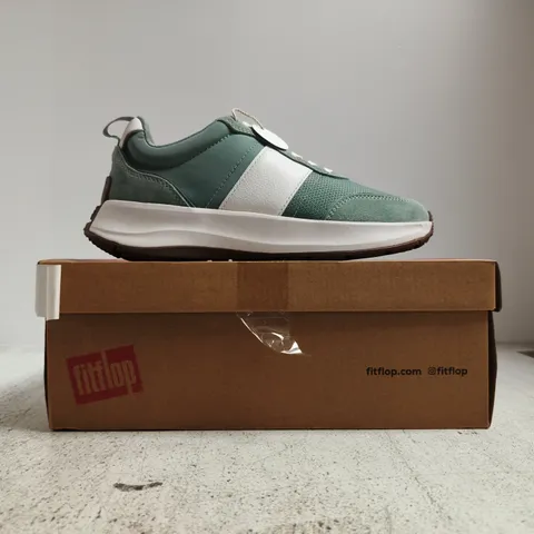 BOXED PAIR OF FITFLOP F-MODE FLOW FABRIC/SUEDE TRAINERS IN FROSTED SAGE SIZE UK 4.5