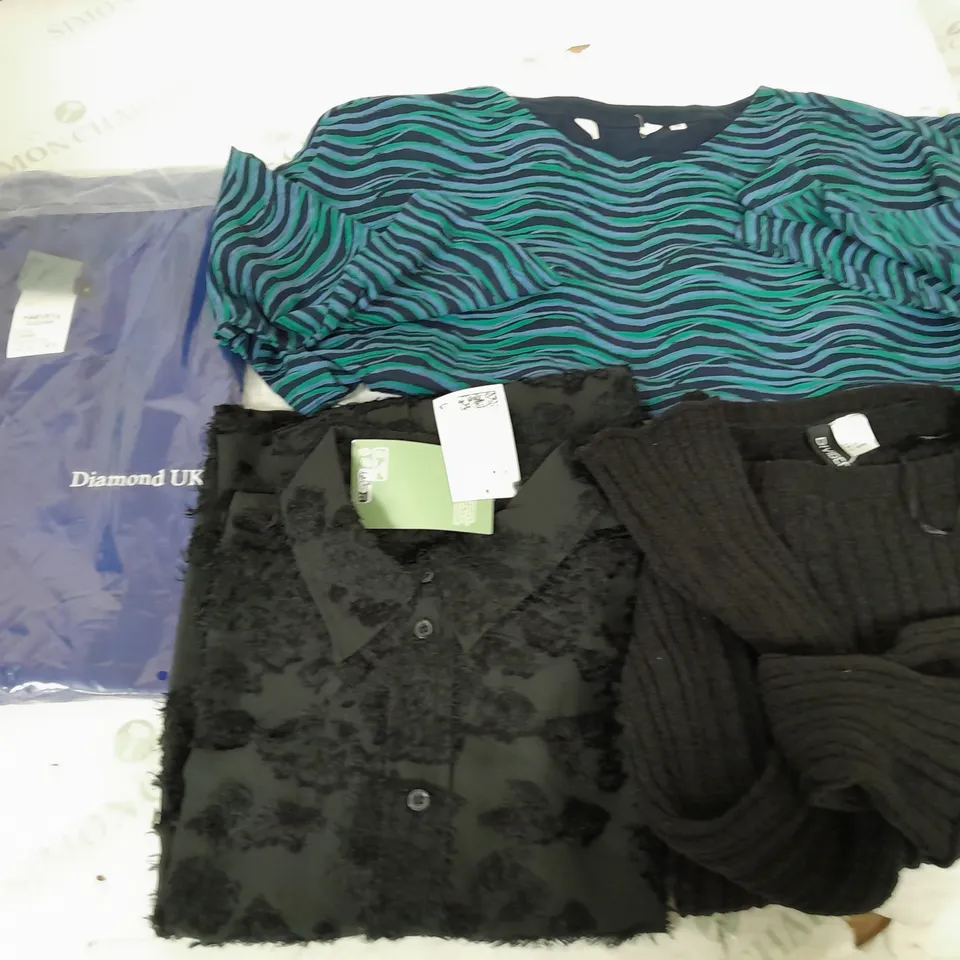 BOX OF APPROXIMATELY 25 ASSORTED CLOTHING ITEMS TO INCUDE - TROUSERS , TOPS , DRESS ETC