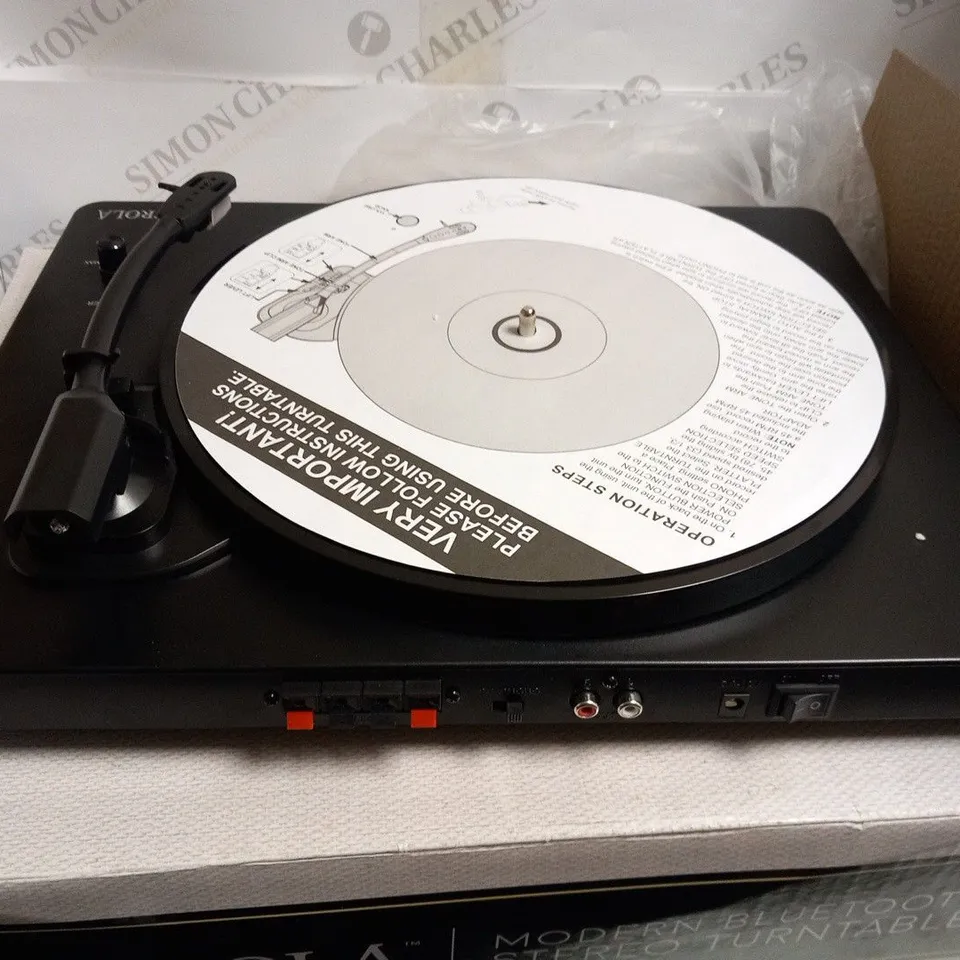 BOXED VICTROLA MO0DERN BLUETOOTH STEREO TURNTABLE ITUT-420 B