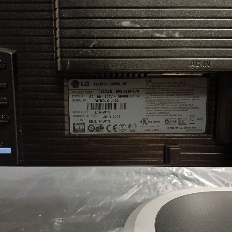 LG FLATRON L194WS-SF 19-INCH LCD MONITOR