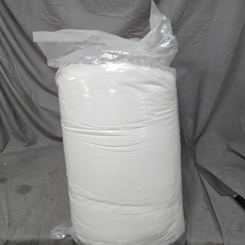 CAGE OF APPROXIMATELY 15 ASSORTED ITEMS TO INCLUDE: HAY AND DUVET INSERT