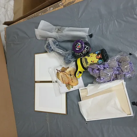 ASSORTED ITEM BOX INCLUDES HOME DECORATIVE PIECES, DIARY PICTURE FRAME ECT