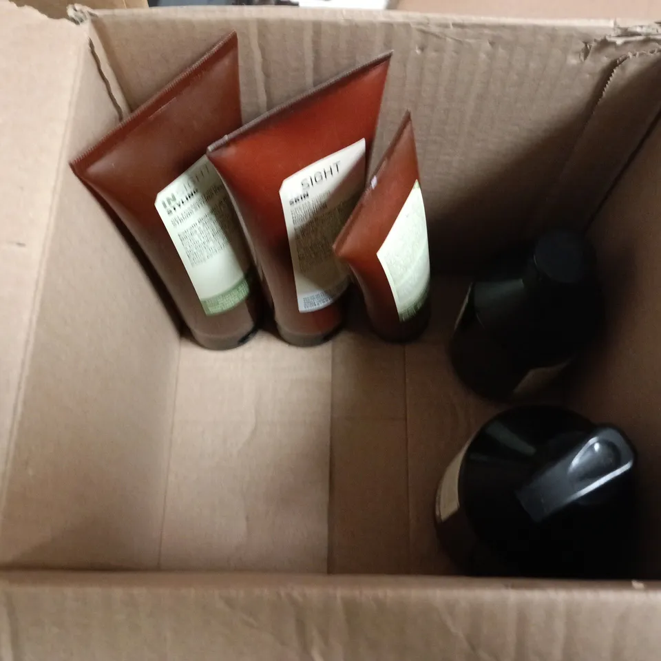 BOX OF APPROXIMATELY 8 INSIGHT HAIRCARE PRODUCTS TO INCLUDE HAIR MASK, ELASTIC MOULDING WAX AND HYDRATING SHAMPOO 