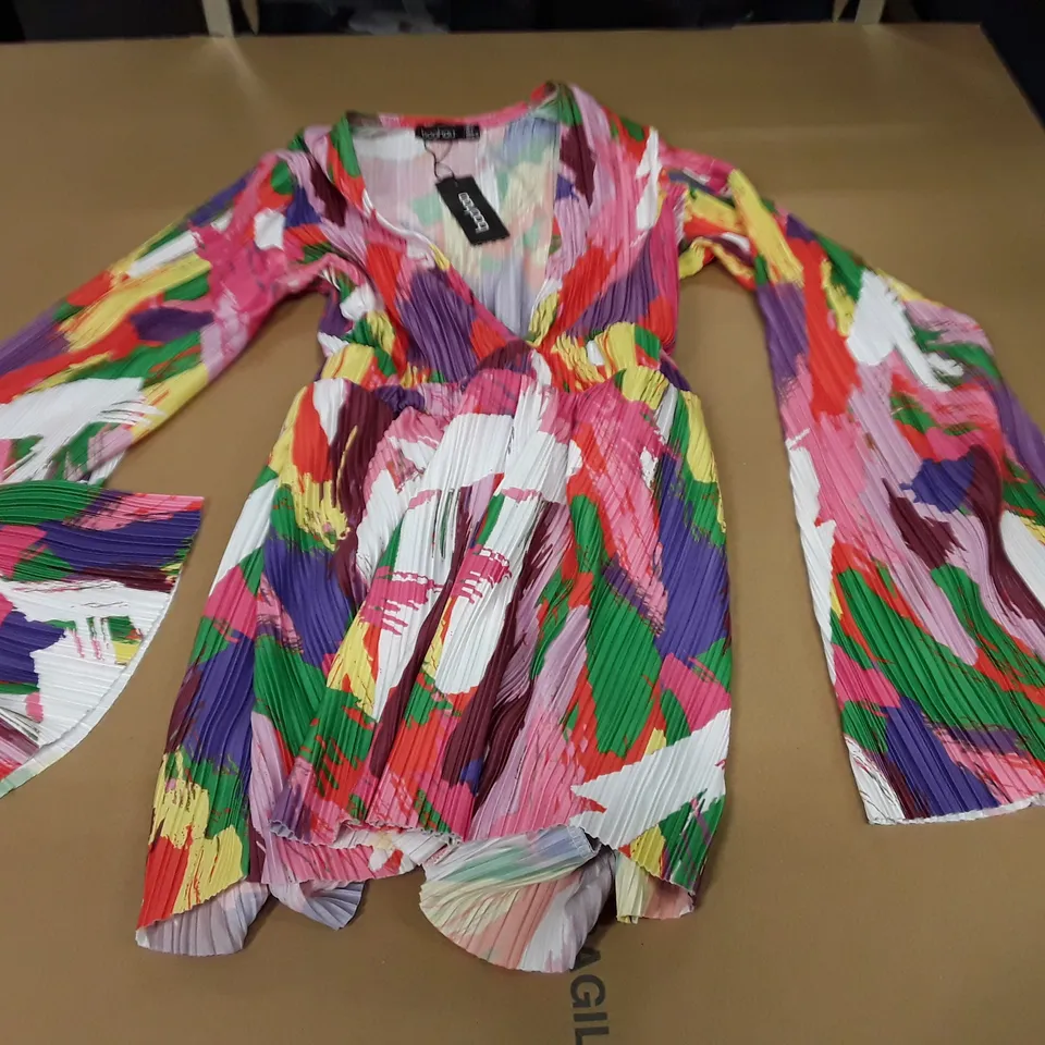 BOOHOO ABSTRACT PLISSES FLAREVSLEEVE PLAYSUIT - 12