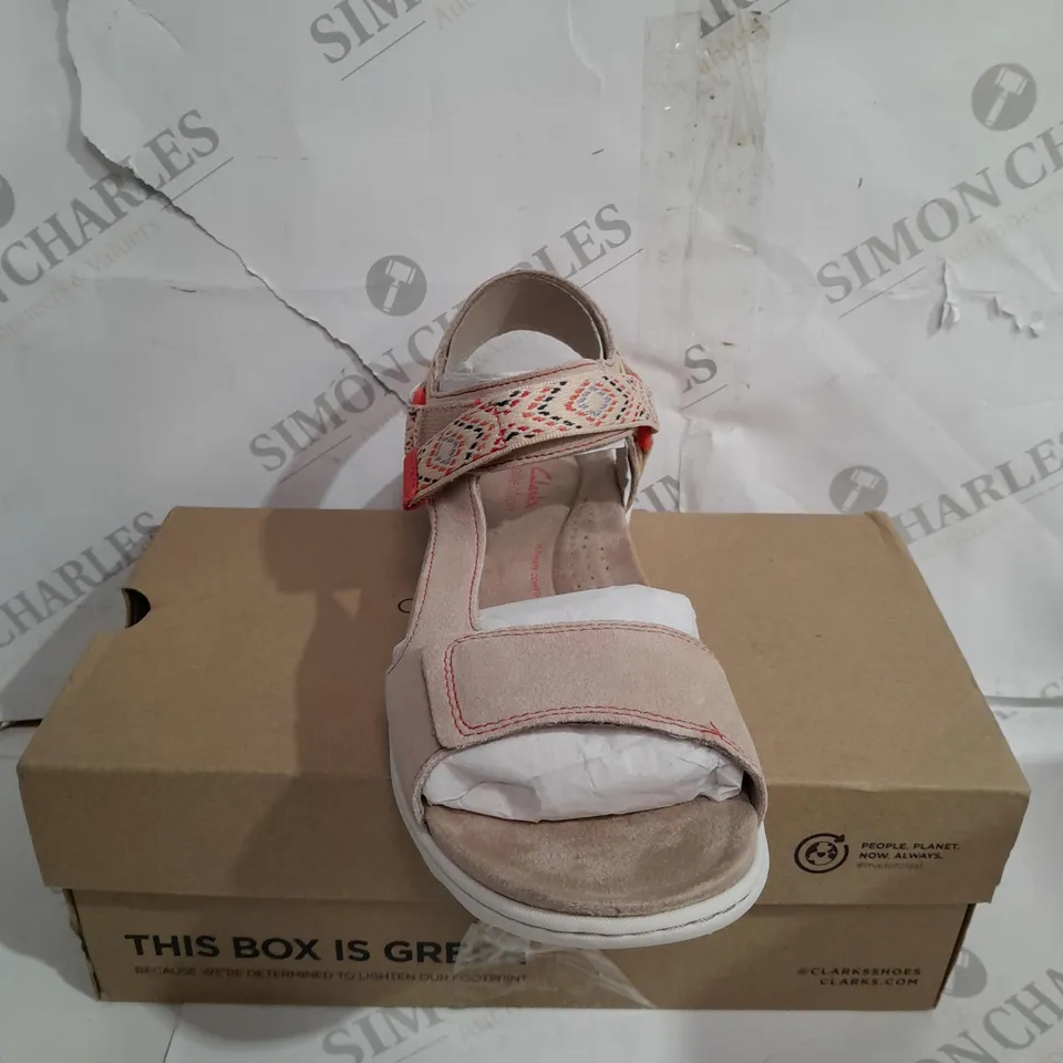 BOXED CLARKS AMANDA STEP IN SANDALS - UK 6