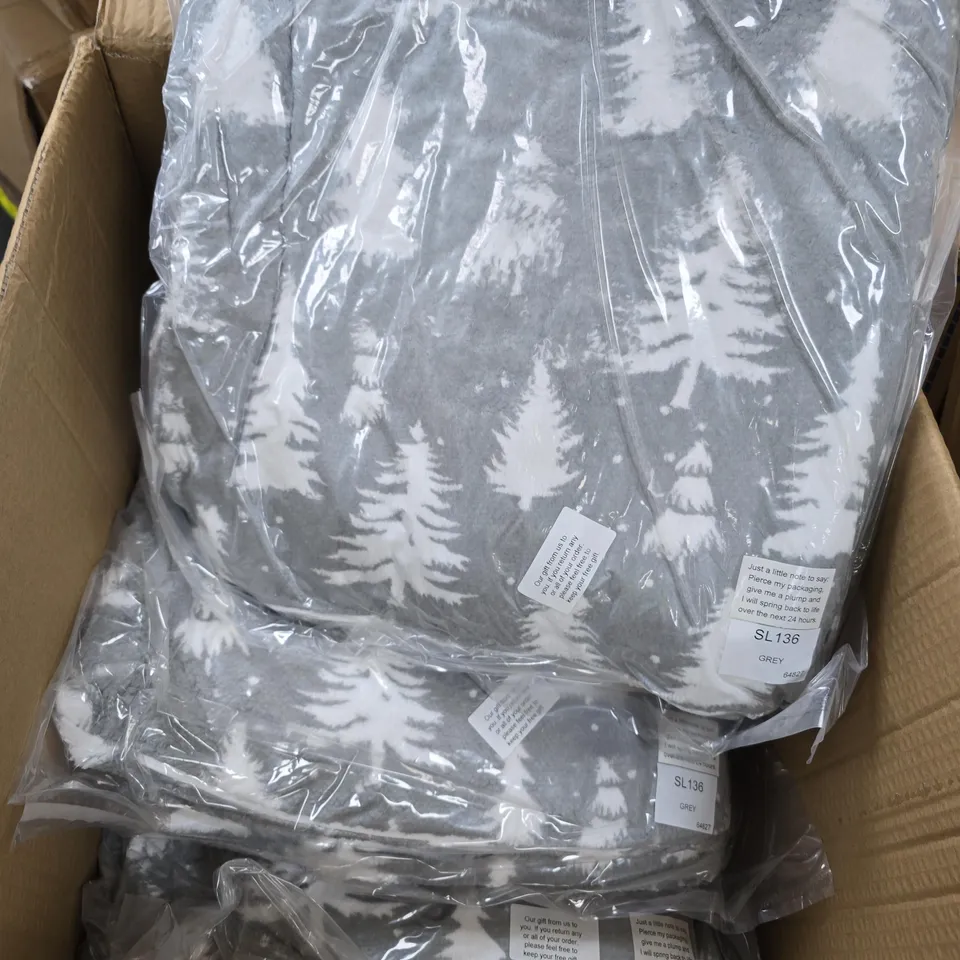 APPROXIMATELY 4 AT HOME COLLECTION WINTER FOREST CUSHION & FLEECE SHEET SETS