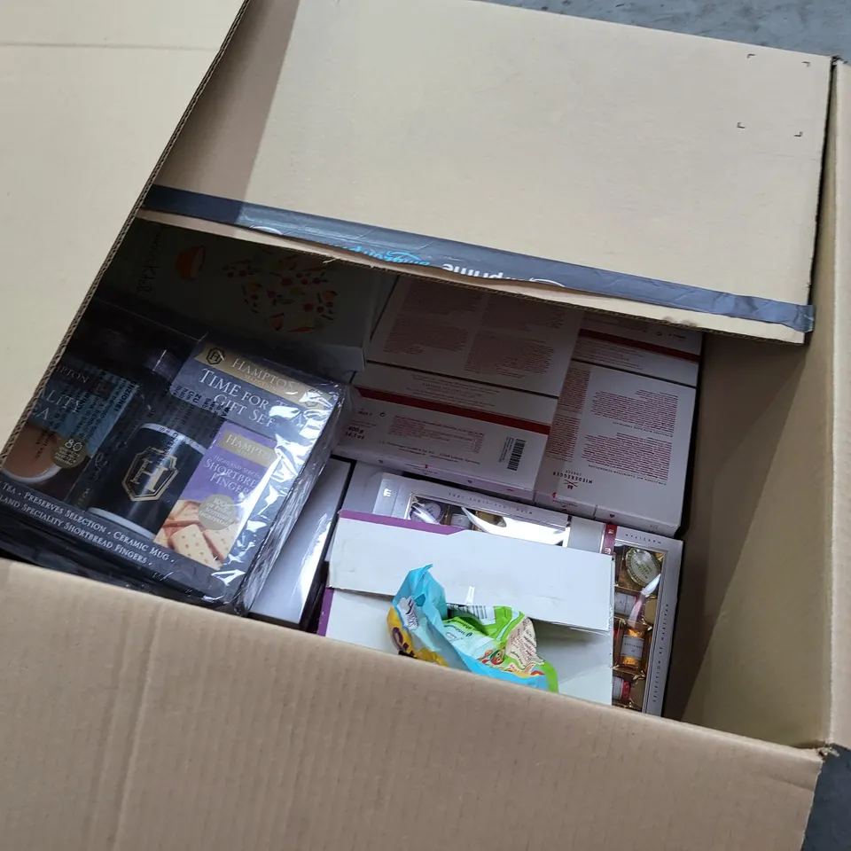 PALLET OF 6 LARGE BOXES OF A SIGNIFICANT QUANTITY OF ASSORTED FOOD, DRINK AND BEAUTY PRODUCTS TO INCLUDE HAMPTON TIME FOR TEA GIFT SET, LINDT SWISS LUXURY SELECTION, LOTUS BISCOFF CRUNCHY SPREAD, ETC