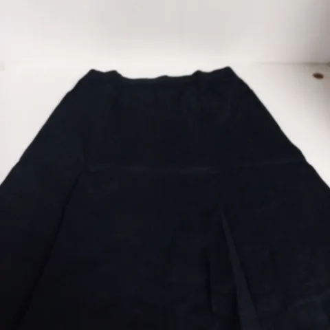 COUNTRY COLLECTION NAVY SKIRT, UK 18 (WAIST 27")