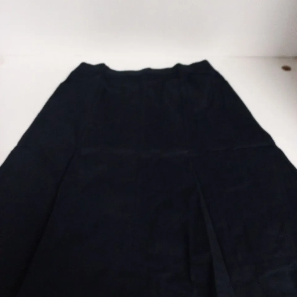 COUNTRY COLLECTION NAVY SKIRT, UK 18 (WAIST 27")