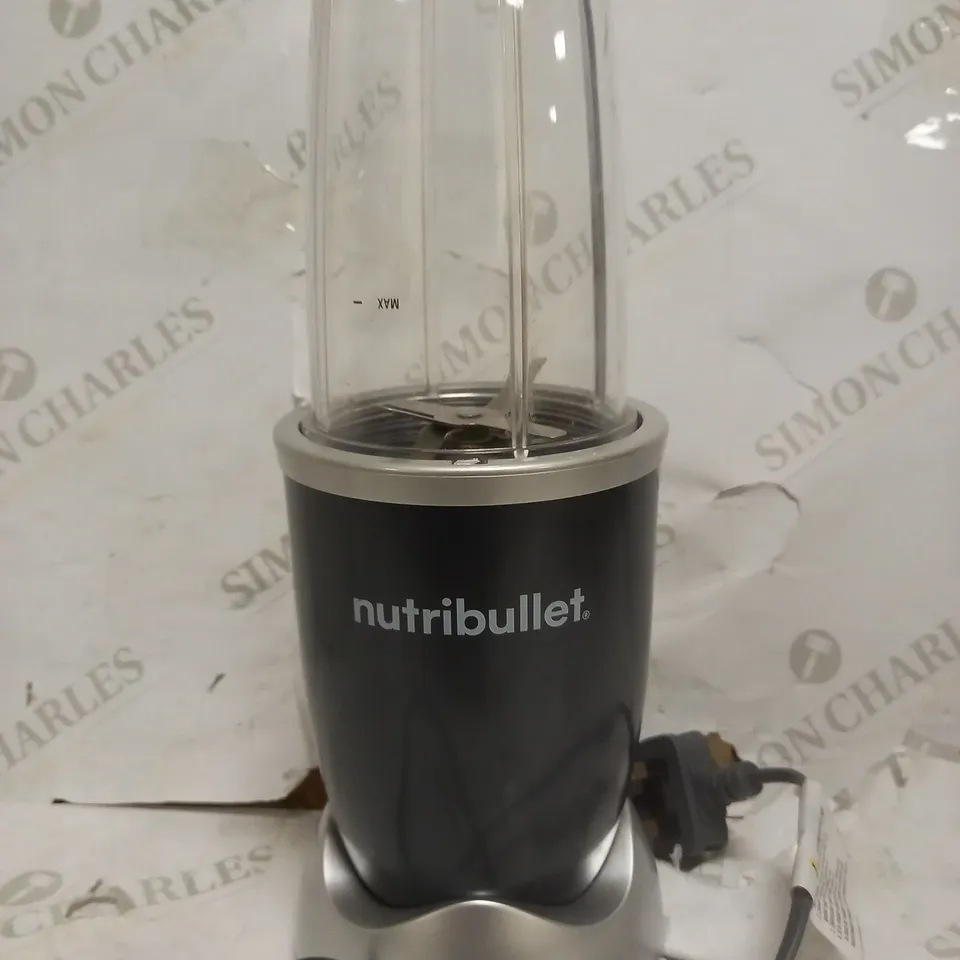 NUTRIBULLET 600W BLENDER