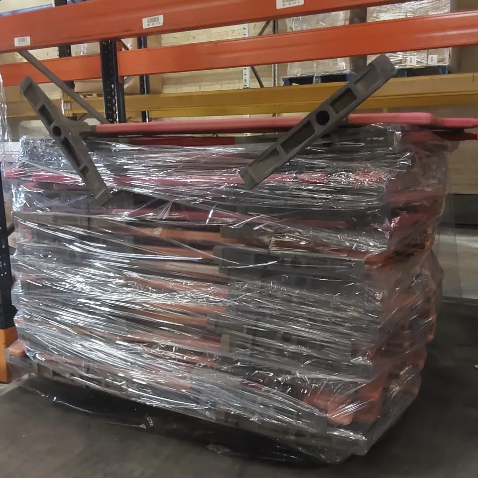 PALLET CONTAINING APPROXIMATELY 17x PLASTIC ROAD BARRIERS 