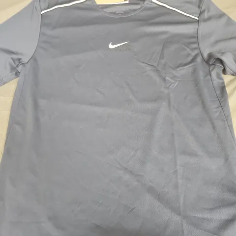 NIKE GRID TEE – MEN’S T-SHIRT - SIZE S