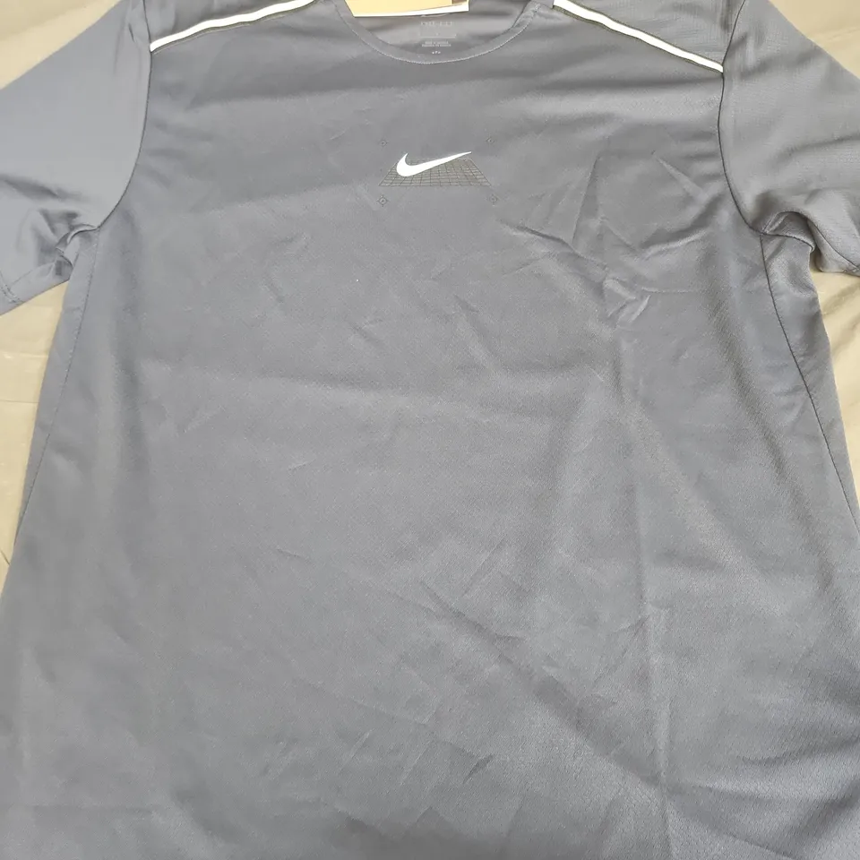 NIKE GRID TEE – MEN’S T-SHIRT - SIZE S