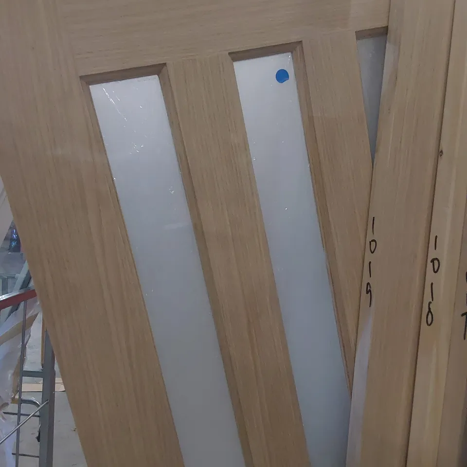 OAK VENEER VERTICAL 3 PANEL GLAZED INTERNAL DOOR 1981 × 686mm