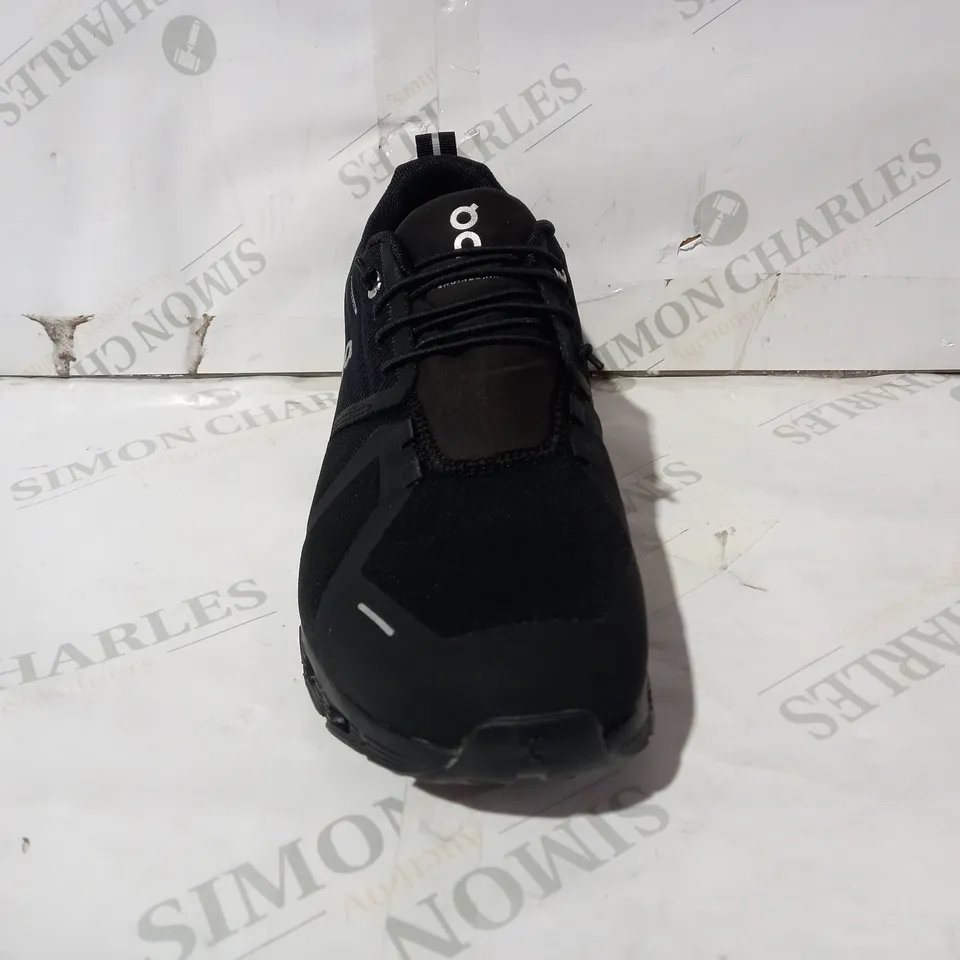 BOXED PAIR OF ON CLOUD 5 WATERPROOF TRAINERS IN BLACK UK SIZE 8