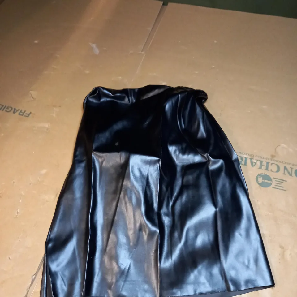 PRICE POINT FAUX LEATHER MINI SKIRT SIZE 6
