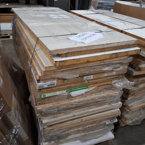 PALLET CONTAINING APPROXIMATELY 30 ASSORTED INTERNAL DOORS